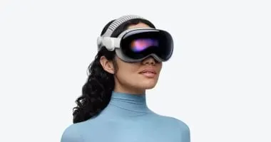 آبل تطور نسخة أخف وأرخص من Vision Pro.. لكن إطلاقها قد يتأخر لسنوات — Apple is developing a lighter and cheaper version of the Vision Pro... but its release may be delayed for years