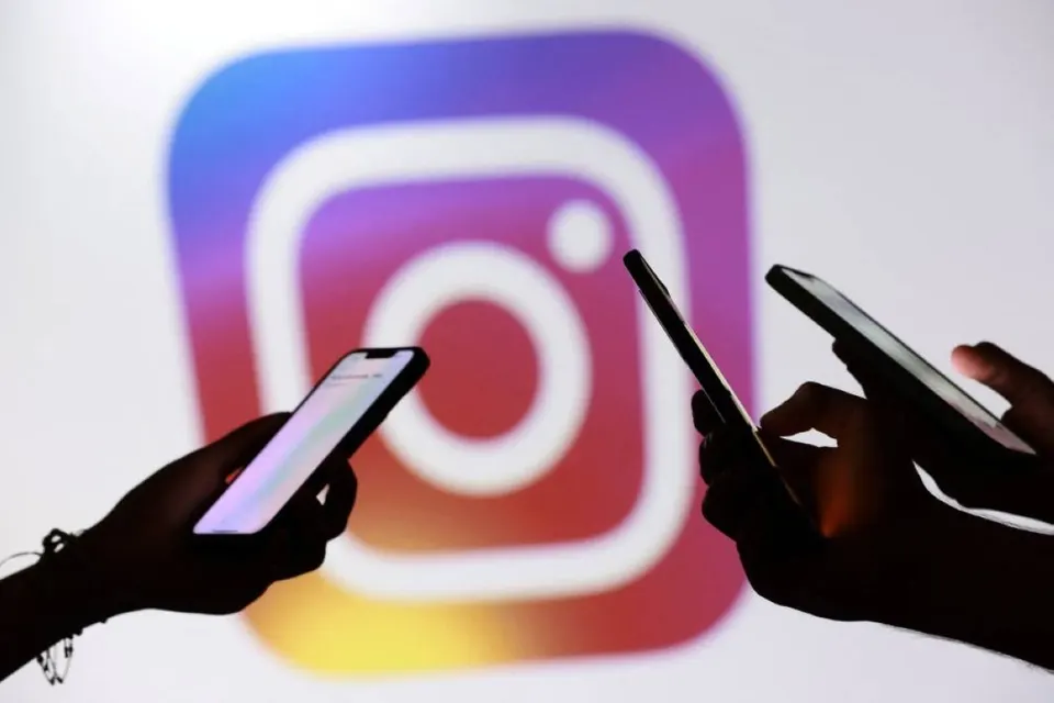إنستغرام يتيح للمستخدم إضافة المنشورات المشار له فيها إلى ملفه الخاص — Instagram allows users to add posts they are mentioned in to their profile